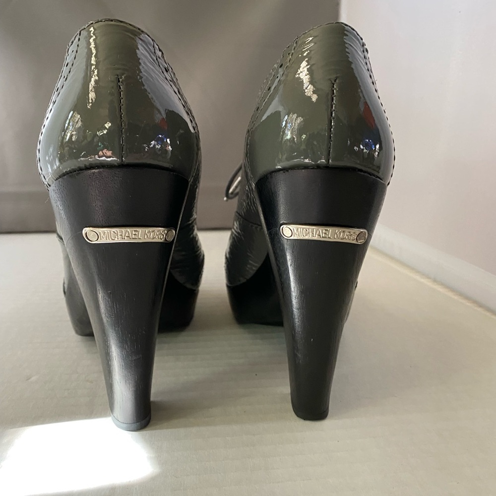 Micheal Micheal Kors grey patent leather lace up platform spectators - Picture 10 of 15